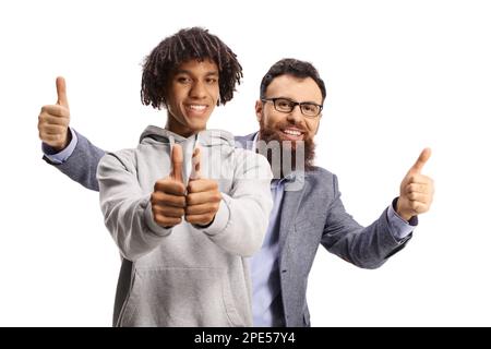 Un homme afro-américain et un homme caucasien à barbe qui fait un geste de la main, isolé sur fond blanc Banque D'Images