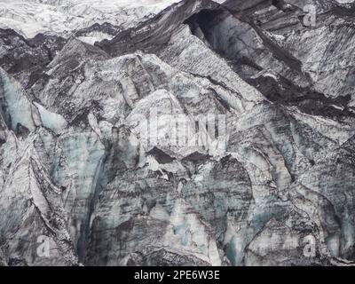 Glacier, Solheimajoekull, Solheimajoekull, langue de glacier de Myrdalsjoekull avec inclusion de cendres volcaniques, près de Ring Road, Suourland, Sud Banque D'Images