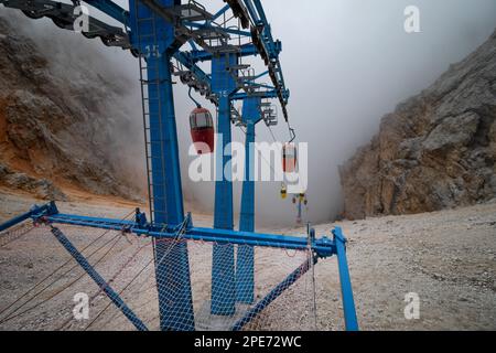 Télécabine pour Forcella Staunies, groupe Monte Cristallo, Dolomites, Italie, Europe Banque D'Images