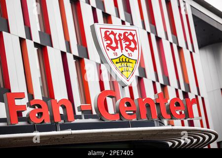 VfB Stuttgart, Fan Centre avec emblème du club dans la Mercedesstrasse à Bad Cannstatt, Stuttgart, Bade-Wurtemberg, Allemagne Banque D'Images