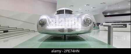 Type 64, construit en 1939, voiture de sport. L'un des trois exemples construits pour la course longue distance Berlin, Rome. Cette voiture de sport est considérée comme l'ancêtre Banque D'Images