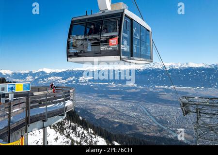 Le téléphérique de Seegruben donne accès au télésiège Dreierstuetze, domaine skiable de Nordkette Innsbruck, Tyrol Banque D'Images