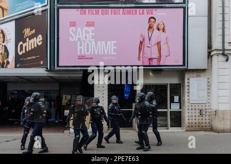 Paris, France. 15th mars 2023. Jan Schmidt-Whitley/le Pictorium - manifestation contre la réforme des retraites à Paris - 15/3/2023 - France/Paris/Paris - des dizaines de milliers de personnes se sont rassemblées à Paris à l'appel de l'inter-Union pour montrer leur opposition à la réforme menée par le gouvernement d'Elisabeth borne. Des affrontements occasionnels ont éclaté tout au long de la journée. Credit: LE PICTORIUM / Alamy Live News Banque D'Images