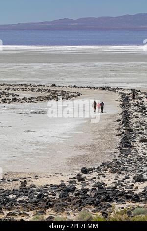 Promontory, Utah, The Spiral Jetty, une sculpture de terrassement créée par Robert Smithson en 1970 dans le Grand lac Salt. La sculpture était sous-marine pour 30 Banque D'Images