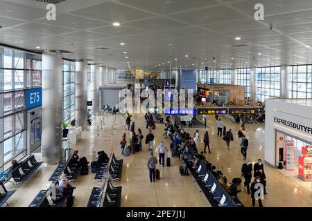 Vue sur le terminal 2 de l'aéroport Adolfo Suarez Madrid-Barajas, Madrid, Espagne Banque D'Images