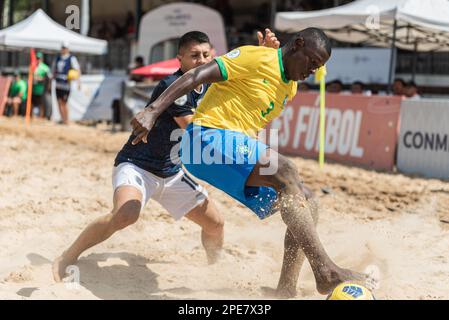 Rosario, Argentine. 15th mars 2023. ROSÁRIO, SF - 15.03.2023: COPA AMÉRICA DE FUTEBOL DE AREIA - Jordan Soarez (BRA), pendant le match entre le Brésil et l'Equateur dans le match de football de plage de Copa America à Rosario, en Argentine. (Photo: Sporeo/Fotoarena) crédit: Foto Arena LTDA/Alay Live News Banque D'Images