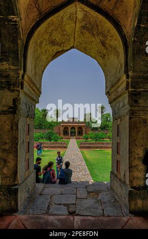 Porte d'entrée de la tombe d'ISA Khan Niyazi située dans le complexe de la tombe de Humayun Banque D'Images