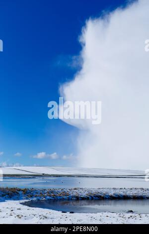 Près de la douche de neige et le nuage de cumulonimbus, Orcades Banque D'Images