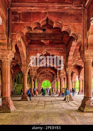 Le Diwan-i-Am, salle des audiences publiques, dans le fort Rouge à Delhi, en Inde Banque D'Images