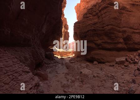 Le Pit sous Johnson Falls, actuellement sec, qui se trouve sous Johnson point à Marble Canyon dans la zone de loisirs Glen Canyon en Arizona. Banque D'Images