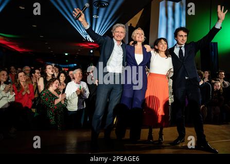 LA HAYE - Paul Rosenmoller (Groenlinks), Attje Kuiken (PvdA), Mei Li vos (PvdA) et Jesse Klaver (Groenleft) suivent les résultats des élections provinciales. ANP BART MAAT pays-bas hors - belgique hors Banque D'Images