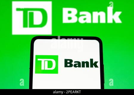 Dans cette illustration, le logo de la Banque TD est affiché sur un téléphone intelligent. Banque D'Images