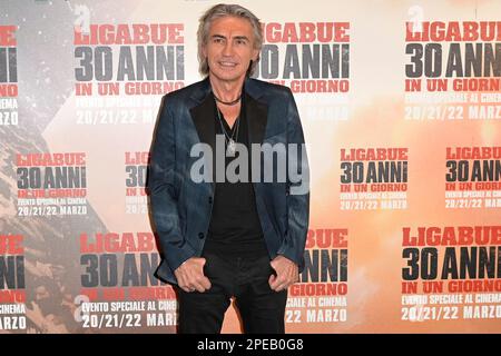 Rome, Italie. 15th mars 2023. Luciano Ligabue assiste à la séance photo du film 'Ligabue 30 anni in un giorno Campo volo' au cinéma Barberini. (Photo de Mario Cartelli/SOPA Images/Sipa USA) crédit: SIPA USA/Alay Live News Banque D'Images