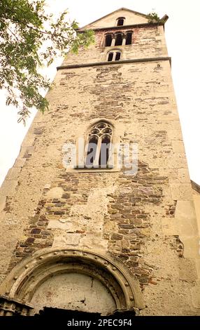 Comté de Hunedoara, Roumanie, 2002. Vue extérieure de l'église calviniste (à l'origine orthodoxe) Sântămăria-Orlea, un monument historique du 13th siècle. Banque D'Images