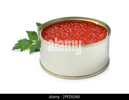 Boîte ouverte de caviar rouge délicieux et de persil sur fond blanc Banque D'Images