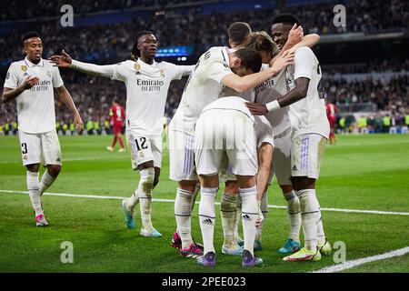 Madrid, Espagne. 15th mars 2023. Les joueurs du Real Madrid célèbrent après avoir marqué un but lors de la Ligue des champions de l'UEFA, Round of 16, second Leg entre le Real Madrid CF et le Liverpool FC au stade Santiago Bernabeu. Score final ; Real Madrid 1:0 Liverpool. Crédit : SOPA Images Limited/Alamy Live News Banque D'Images