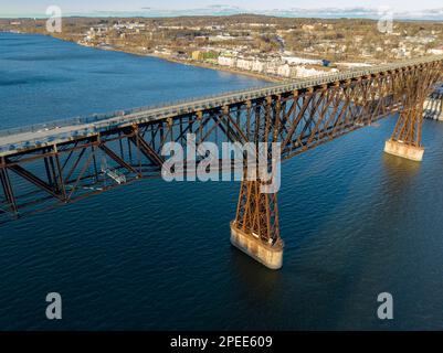 Photo aérienne d'un pont piétonnier près de Poughkeepsie NY au-dessus de l'Hudson River Banque D'Images