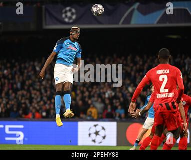 Naples, Italie. 15th mars 2023. Victor Osimhen, de Naples, marque son but lors d'un match de la Ligue des champions de l'UEFA de 16 secondes entre Naples et Eintracht Frankfurt à Naples, en Italie, au 15 mars 2023. Crédit: Alberto Lingria/Xinhua/Alay Live News Banque D'Images