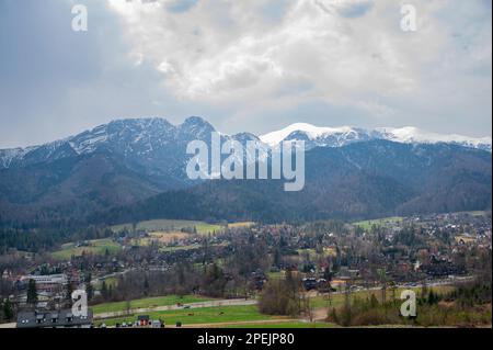 Vue aérienne de Zakopane une station balnéaire située à l'extrême sud de la Pologne, dans la partie sud de la région de Podhale, au pied de la montagne Tatra Banque D'Images