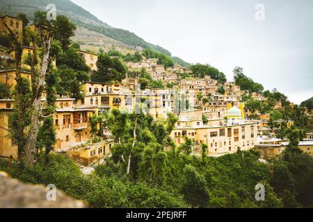 Masuleh, Iran - 10th juin 2022 : maisons dans le village traditionnel de Masuleh, dans la province de Gilan Banque D'Images