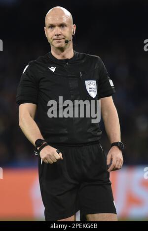 Naples, Italie. 15th mars 2023. Anthony Taylor arbitre lors du match de l'UEFA Champions League entre SSC Napoli vs Eintracht Francfort à Diego Armando Maradona sur 15 mars 2023 à Naples, italie (Credit image: © Agostino Gemito/Pacific Press via ZUMA Press Wire) USAGE ÉDITORIAL SEULEMENT! Non destiné À un usage commercial ! Banque D'Images