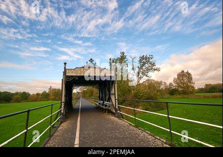 Ancien pont-jetée victorien à Burton on Trent, Royaume-Uni Banque D'Images