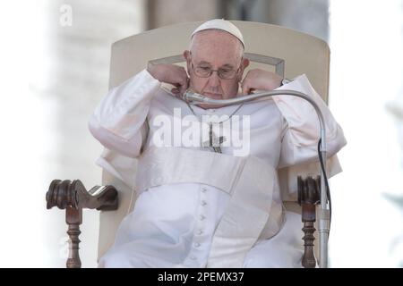 Vatican, Vatican, le 15 mars 2023. Le pape François lors de son audience générale hebdomadaire à St. Peter's SquareMaria Grazia Picciarella/Alamy Live News Banque D'Images