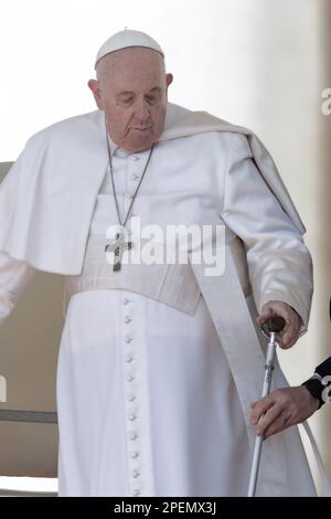 Vatican, Vatican, le 15 mars 2023. Le pape François lors de son audience générale hebdomadaire à St. Place Pierre. Maria Grazia Picciarella/Alamy Live News Banque D'Images