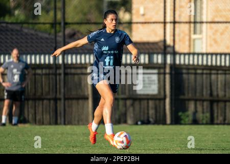 Sydney, Nouvelle-Galles du Sud, 15 février 2023 : Maria Mendez (14 Espagne) lors d'une session de formation au parc Valentine à Sydney, en Australie. (Llamas/SPP NOE) Banque D'Images