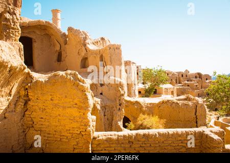 Ruines de la ville de brique de boue Kharanaq abandonnés près de l'ancienne ville de Yazd, Iran. Banque D'Images