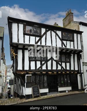 The Cherub Inn - maison publique - 13 Higher Street, Dartmouth, Devon, Angleterre, Royaume-Uni - 14th-siècle pub et restaurant. Banque D'Images