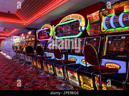 Vue sur l'intérieur d'une salle de jeux d'arcade.- Royaume-Uni., Banque D'Images