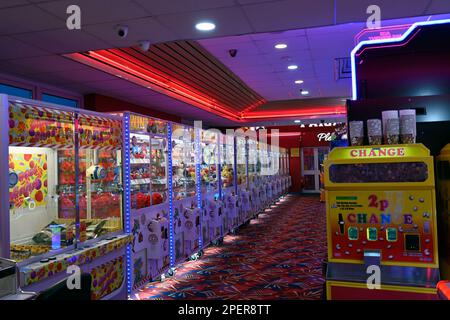 Vue sur l'intérieur d'une salle de jeux d'arcade.- Royaume-Uni., Banque D'Images