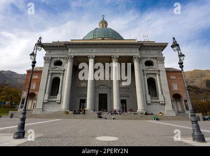 OROPA, ITALIE, 30 OCTOBRE 2022 - vue sur le sanctuaire d'Oropa, sanctuaire marial dédié à la Vierge Noire, province de Biella, Piémont, Italie Banque D'Images