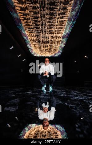 Londres, Royaume-Uni. 16th mars 2023. Victor Ehikhamenor (en photo), Do This in Memory of US, 2019 - 2020 - droits de passage, une exposition de groupe de 19 artistes explorant la migration, l'identité et la appartenance à la rue Gagosian Britannia, Londres crédit: Guy Bell/Alay Live News Banque D'Images