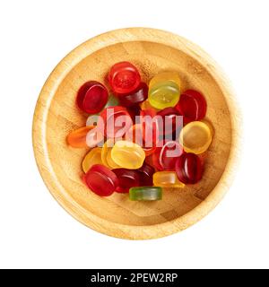 Pile de bonbons en gelée ronde dans un bol isolé, mâchant des pilules marmelade colorées, Jelly Gumdrops Heap, bonbons gélatine sur fond blanc vue du dessus Banque D'Images