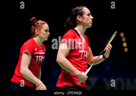 Chloe Birch et Lauren Smith (à gauche) en action contre Mayu Matsumoto et Wakana Nagahara (non photographiés) au Japon pendant la troisième journée des Championnats de badminton YONEX All England Open à l'Utilita Arena Birmingham. Date de la photo: Jeudi 16 mars 2023. Banque D'Images