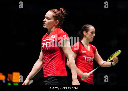 Chloe Birch et Lauren Smith (à gauche) en action contre Mayu Matsumoto et Wakana Nagahara (non photographiés) au Japon pendant la troisième journée des Championnats de badminton YONEX All England Open à l'Utilita Arena Birmingham. Date de la photo: Jeudi 16 mars 2023. Banque D'Images