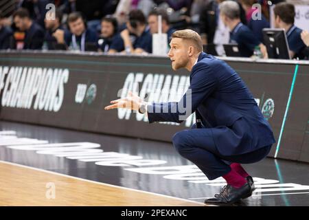 Bonn, Allemagne. 14th mars 2023. Entraîneur-chef Tuomas IISALO (BON, mi.), en profil, accroupir, montrant avec ses mains, geste. Score final 85:75, paniers de la Ligue des Champions de basket-ball/Telekom Bonn-BAXI Manresa/BONN vs MANN/Round of 16 - Groupe J/5th, dans le TELEKOMMOME, on 14 mars 2023 Credit: dpa/Alamy Live News Banque D'Images