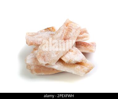 Poisson congelé isolé, filet de morue blanche, filet de merlu glacé, viande de goberge congelée sur fond blanc Banque D'Images