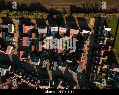 Une vue aérienne d'un quartier résidentiel, avec de nombreuses maisons. Banque D'Images