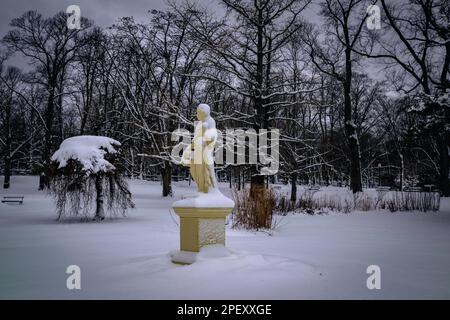 Statue de la flore, déesse romaine des fleurs, lieu historique national du Canada des jardins publics de Halifax et du printemps Banque D'Images