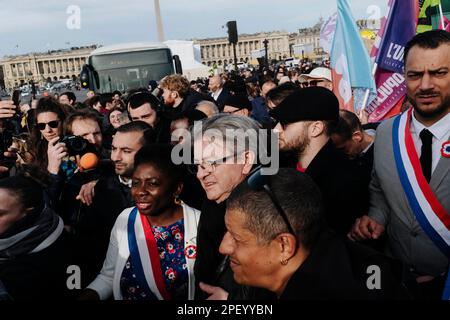 France / Paris / Paris - 16/03/2023, Jan Schmidt-Whitley/le Pictorium - manifestation contre le 49,3 à Paris - 16/3/2023 - France / Paris / Paris - Jean-Luc Melenson de France Insoumie lors de la manifestation sur la place de la Concorde à Paris à la suite de l'adoption par 49,3 de la réforme menée par le gouvernement d'Elisabeth À la charge des pensions. Banque D'Images