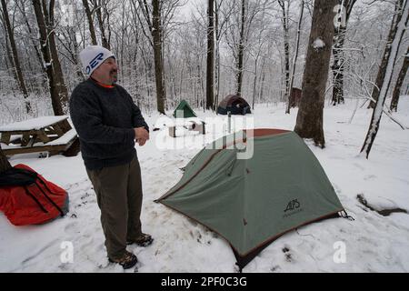 UNITED STATES : mars 21, 2015 : troupe de scouts 836 avait une petite surprise lorsqu'ils ont eu à supporter Den camping last nigh le premier jour o Banque D'Images