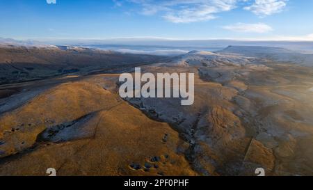 Wild Boar Fell, bord ouest du parc national des Yorkshire Dales, qui culmine à 2323 pieds au-dessus du niveau de la mer, ce qui en fait la 4e plus haute chute dans le dale Banque D'Images