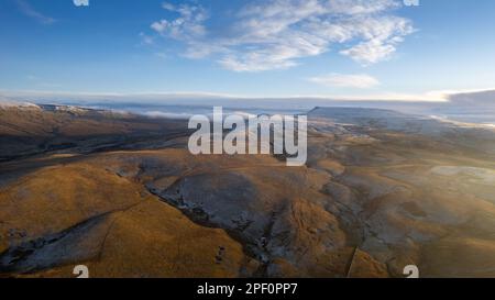 Wild Boar Fell, bord ouest du parc national des Yorkshire Dales, qui culmine à 2323 pieds au-dessus du niveau de la mer, ce qui en fait la 4e plus haute chute dans le dale Banque D'Images