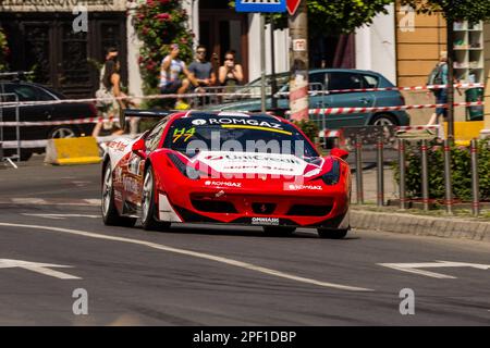 Transylvanie, Marosvasarhely, 15th de juin 2019: Une Ferrari 458 conduite par Mihai Leu sur la piste pendant Targu Mures Super Rally 2019 Edition - éditorial p Banque D'Images