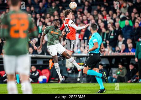 Rotterdam - Lassina Traore de Shakhtar Donetsk, Mats Wieffer de Feyenoord pendant le match entre Feyenoord et Shakhtar Donetsk à Stadion Feijenoord de Kuip le 16 mars 2023 à Rotterdam, aux pays-Bas. (Box to Box Pictures/Yannick Verhoeven) Banque D'Images