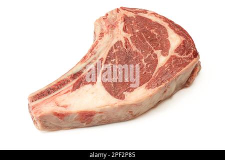 Steak de bœuf frais isolé sur fond blanc. Viande de bœuf Banque D'Images
