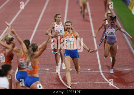 Femke BOL fête ses festivités dans le Relais 4 * 400m avec le reste de l'équipe néerlandaise en attente au Championnat européen d'athlétisme 2022 Banque D'Images